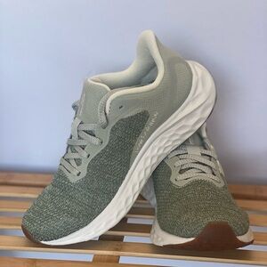 NEW with Tags! New Balance Running Fresh Foam Arishi v4's in Green, Size 8 Wide!